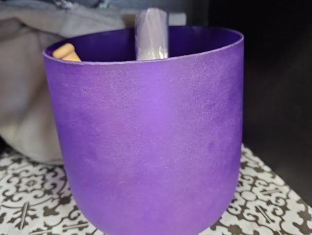 Purple Crystal Singing Bowl with Carrying Case - Note B (432) For Cheap